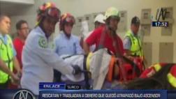 Surco: rescatan herido a obrero atrapado en ascensor