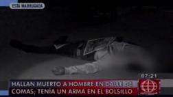 Hallan el cadáver de un hombre armado en descampado de Comas