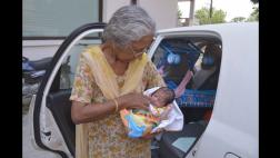 India: La mujer de 70 años que dio a luz a su primer hijo