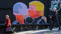 Polémico beso entre Trump y Putin ilustra el temor en Lituania