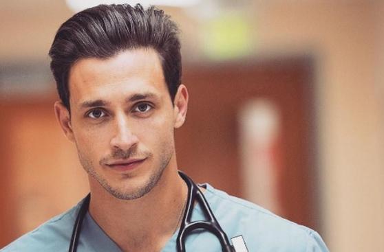 Instagram: Sexy doctor impacta con sus fotos en redes sociales