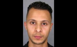 Terrorista puso bandera de EI en Facebook antes de atacar París