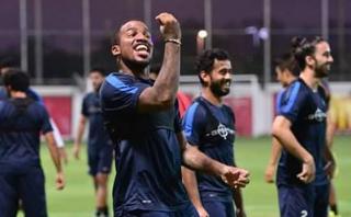 Jefferson Farfán retornó a los entrenamientos de Al Jazira