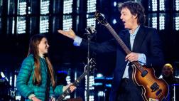Paul McCartney: niña tocó el bajo en su concierto en Argentina