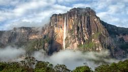 Un increíble recorrido por la catarata más alta del mundo
