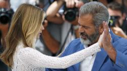 Festival de Cannes: Mel Gibson sorprende al bailar con actriz