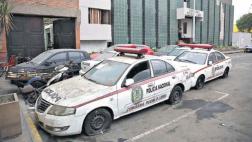 Comisarías son depósitos de motos y patrulleros averiados