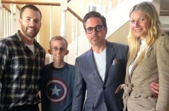 "Los Vengadores" visitaron a joven con cáncer