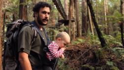 Este divertido video te muestra 10 formas de viajar con un bebé