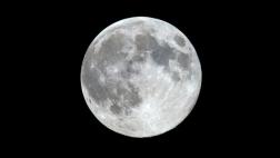 Asteroides pudieron llevar agua al interior de la Luna
