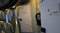 ¿Por qué cientos de refugiados viven en una cárcel en Holanda?