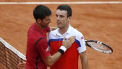 Djokovic gana en Roland Garros y avanza a cuartos de final