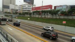 Vía Expresa: colocaron estos carteles pese a prohibición