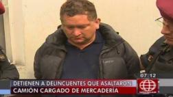 Asaltan camión repartidor de zapatillas y encierran a ocupantes