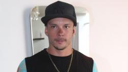Mario Hart también se tatuó el brazo a pocos días de elecciones