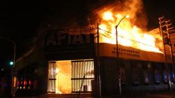 Trujillo: incendio en mayor establecimiento de venta de calzado