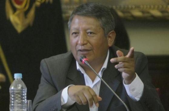 Congresista Rubén Condori con brazo y tabique roto tras choque