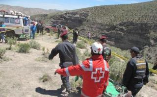 Puno: tres muertos tras caída de camioneta a abismo