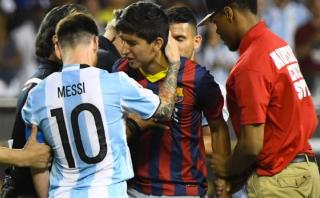 Lionel Messi y el tierno gesto con un hincha que entró al campo