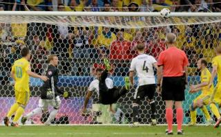 Eurocopa 2016: Boateng realizó una espectacular salvada de gol