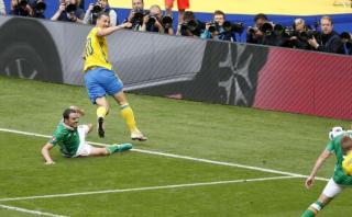 Zlatan Ibrahimovic generó este autogol en la Eurocopa 2016