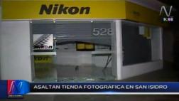 San Isidro: delincuentes roban tienda fotográfica en un minuto