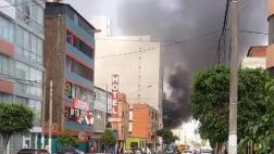 Incendio de proporciones afecta taller mecánico en Breña