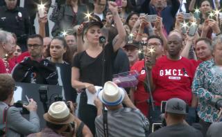 El llanto de Lady Gaga al leer nombres de víctimas de Orlando