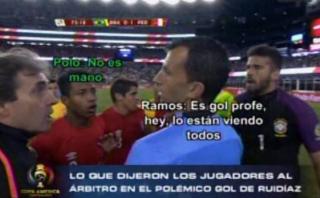 Perú: lo que dijeron jugadores al árbitro tras mano de Ruidíaz