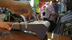 Estadounidenses ya pueden pagar con tarjeta de débito en Cuba