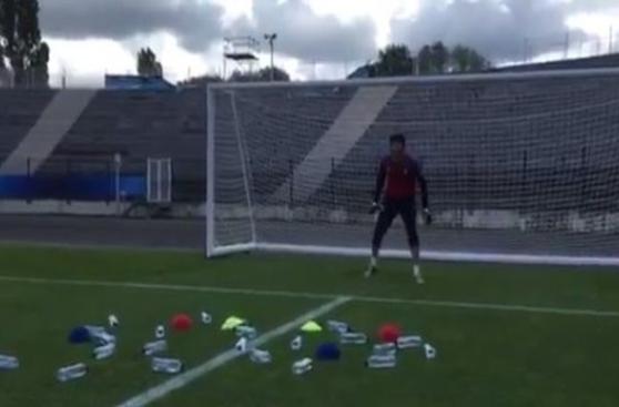 Eurocopa: Petr Cech y su extraño entrenamiento con botellas