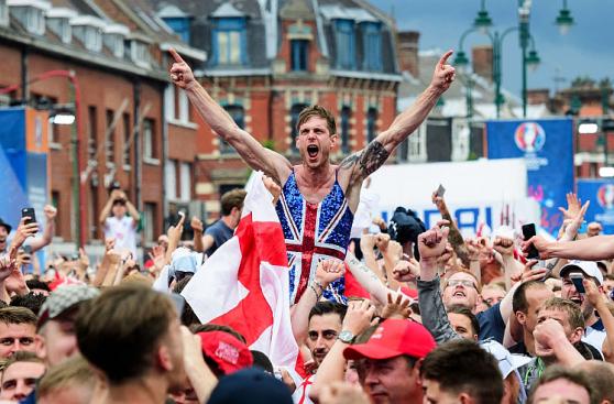 Inglaterra venció a Gales: locura inglesa en calles francesas