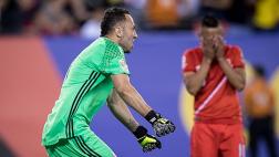 “Ospina sacó con el pie al que entró con la mano” por G. Meluk