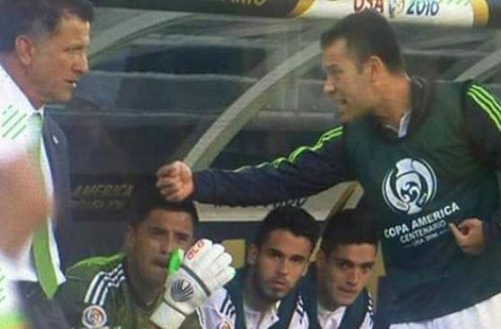 Rafa Márquez encaró a técnico de México en goleada ante Chile