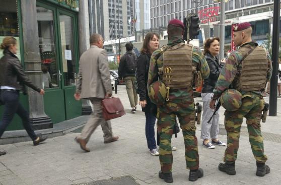 Hombre con falso cinturón explosivo desató alarma en Bruselas