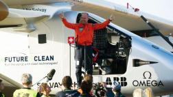 Avión solar aterriza en España tras cruzar el Atlántico