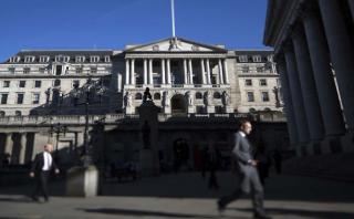 Banco de Inglaterra aplicará más recortes si economía empeora