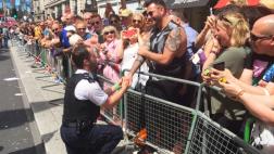 Policías de Londres se comprometen en desfile de orgullo gay