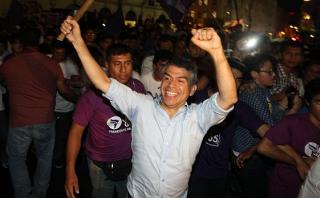 Julio Guzmán recolecta firmas para inscribir su propio partido