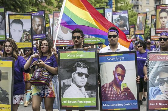 Estados Unidos: Recuerdan a víctimas de Orlando en desfiles gay