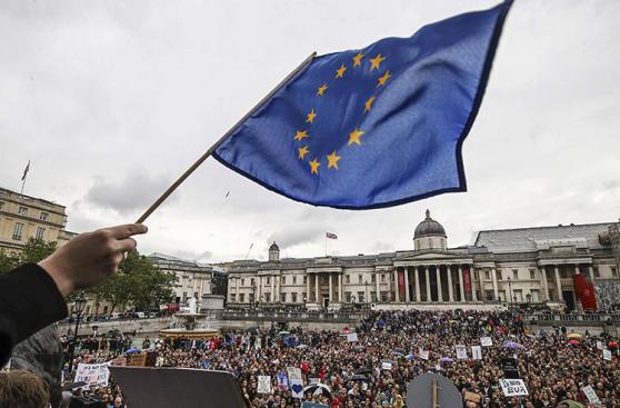 Miles de personas protestan en Londres contra el 'brexit'