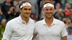 Federer avanzó en Wimbledon tras vencer a un profesor de tenis