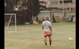 Farfán entrena tiros libres y grita sus goles en solitario