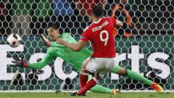 Gales: Robson-Kanu se deshizo de dos rivales y anotó golazo