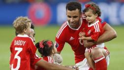 Robson-Kanu, el héroe galés sin empleo y rechazado por Arsenal