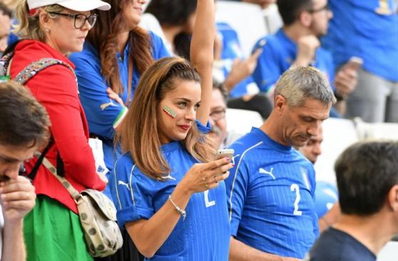 Euro 2016: bellezas italianas y alemanas dan color a la previa