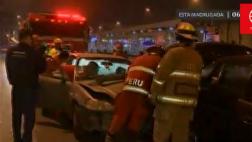 Mujer causó triple choque frente a comisaría de Alfonso Ugarte