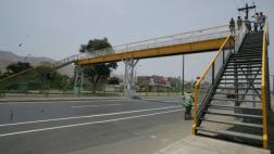 SMP: cierran puente peatonal en Panamericana Norte tras choque
