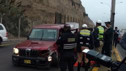 Costa Verde: fallece policía tras chocar camioneta contra poste