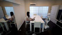 Tomomi y Pepper: una mujer y un robot compañeros de piso